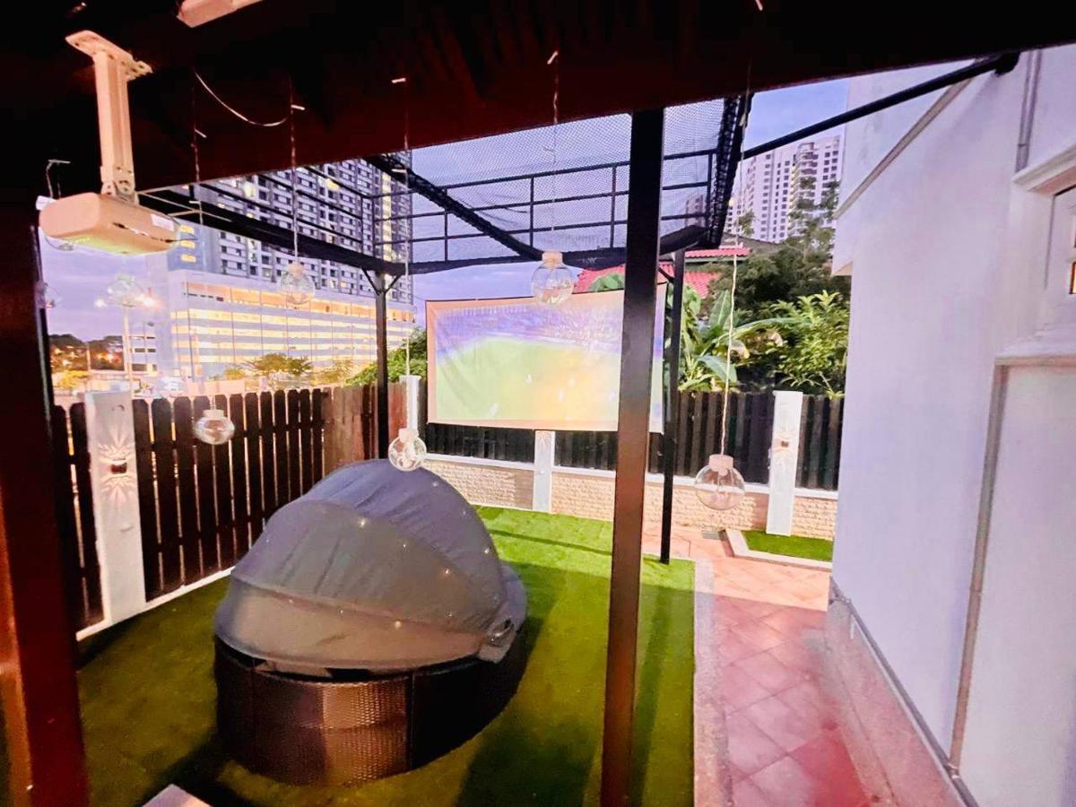 Trendy Family Getaway By Stayco - Mini-Pool, Outdoor Cinema, Air Loft, Ps4, Ktv - Just 2 Mins To Beach! باتو فيرينغي المظهر الخارجي الصورة